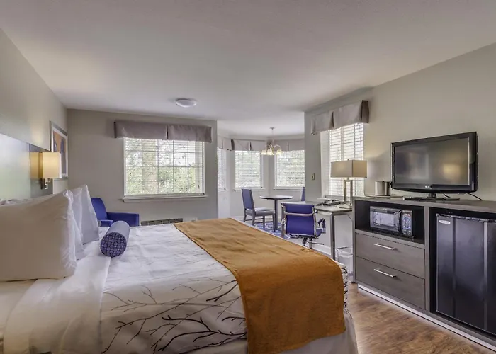 Guesthouse Inn & Suites Lexington
