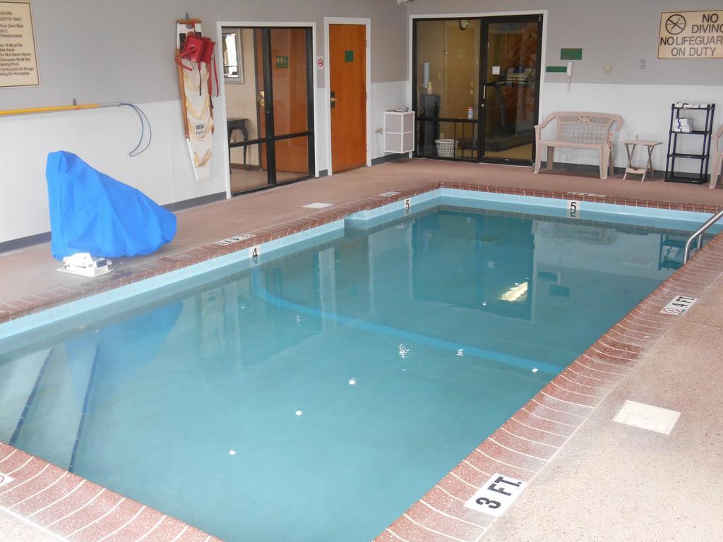 Hotel &