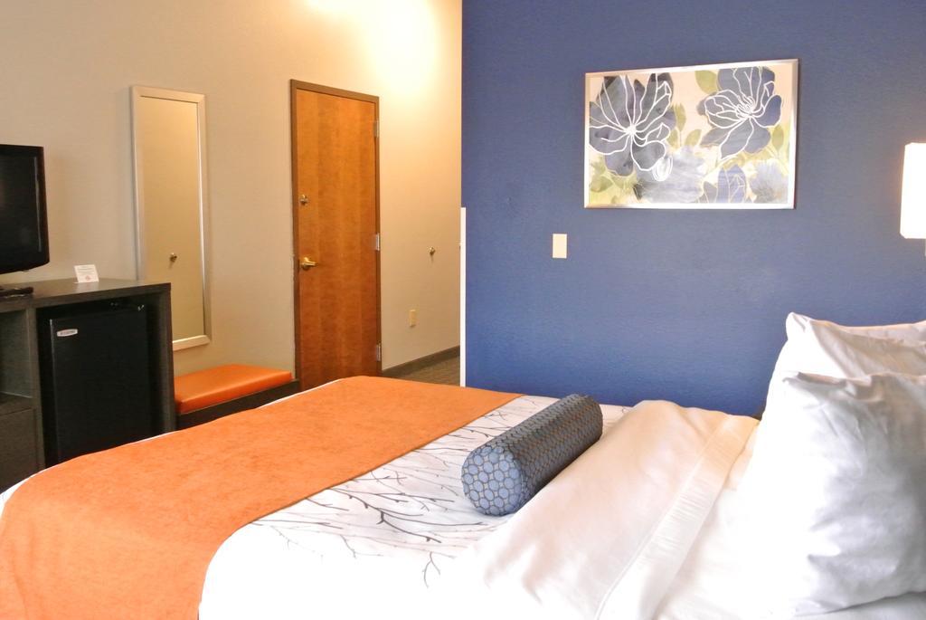 & Hotel