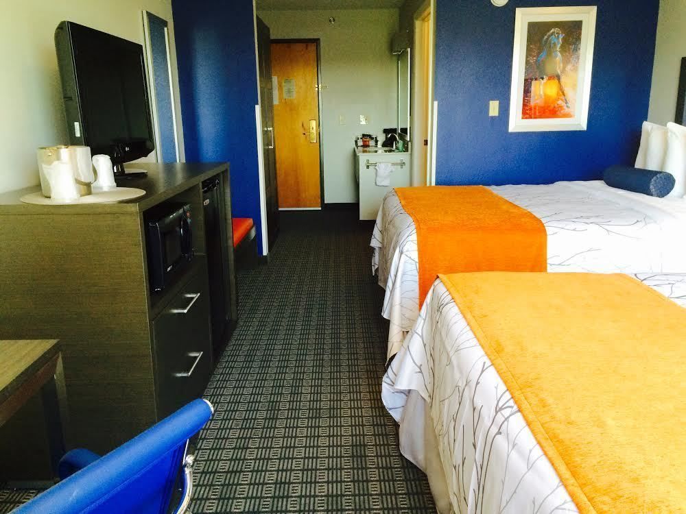 & Hotel