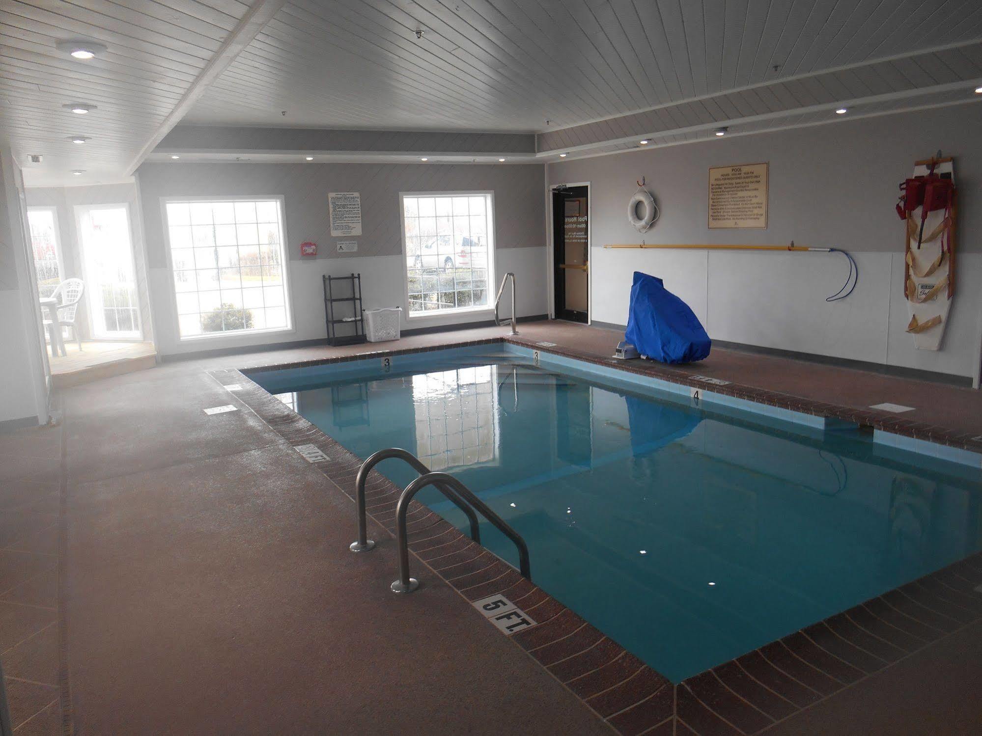 Hotel &