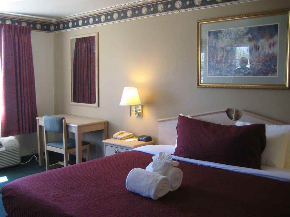 & Hotel