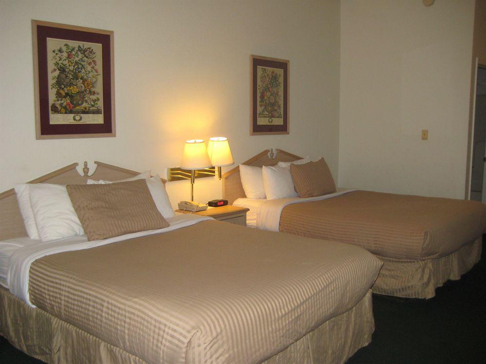 Hotel &
